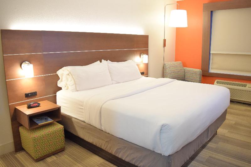 Holiday Inn Express & Suites Pensacola photo 18