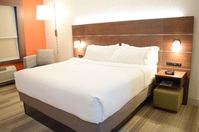 Holiday Inn Express & Suites Pensacola photo 20