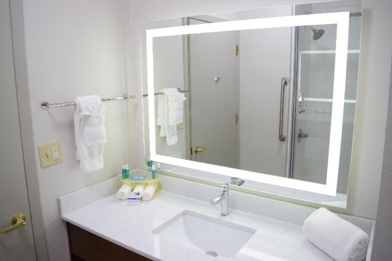 Holiday Inn Express & Suites Pensacola photo 22