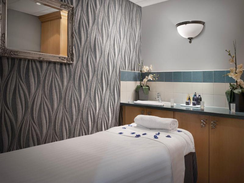 Delta Hotels By Marriott Tudor Park Country Club image