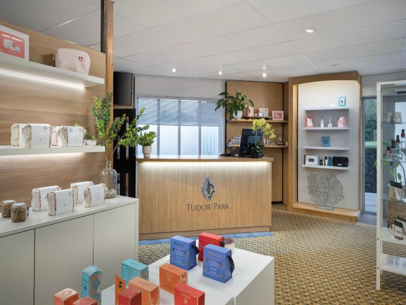 Delta Hotels By Marriott Tudor Park Country Club image