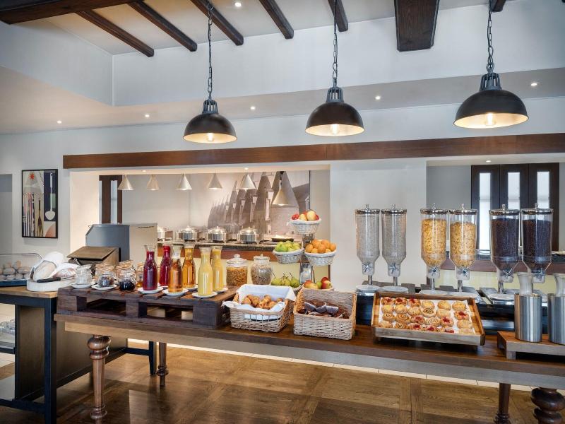 Delta Hotels By Marriott Tudor Park Country Club image