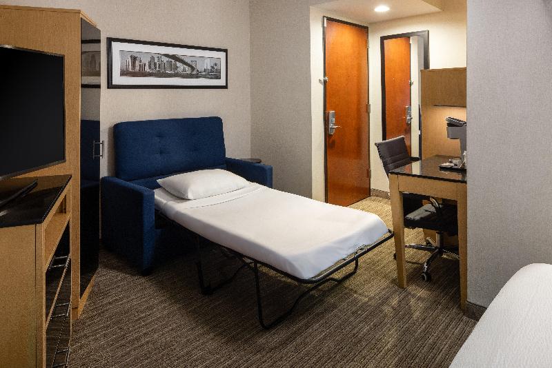 Holiday Inn Express Wall Street