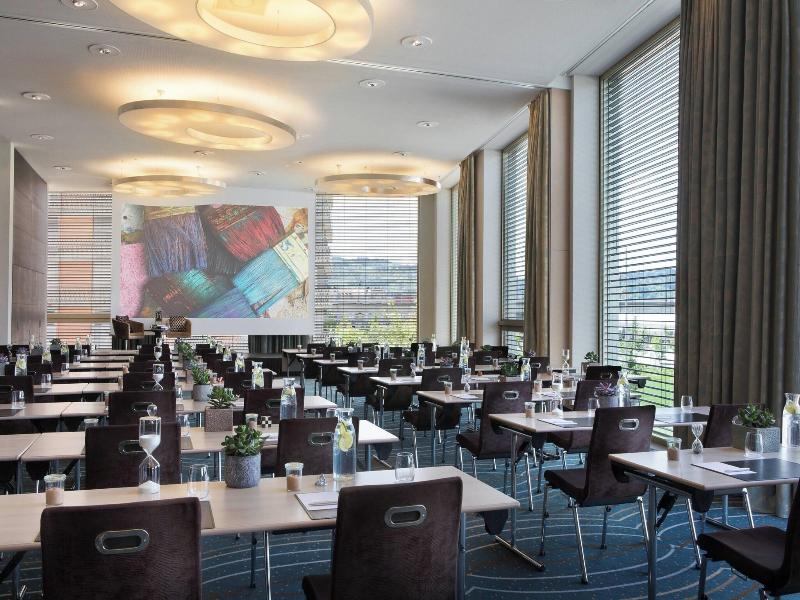 Renaissance Zurich Tower image