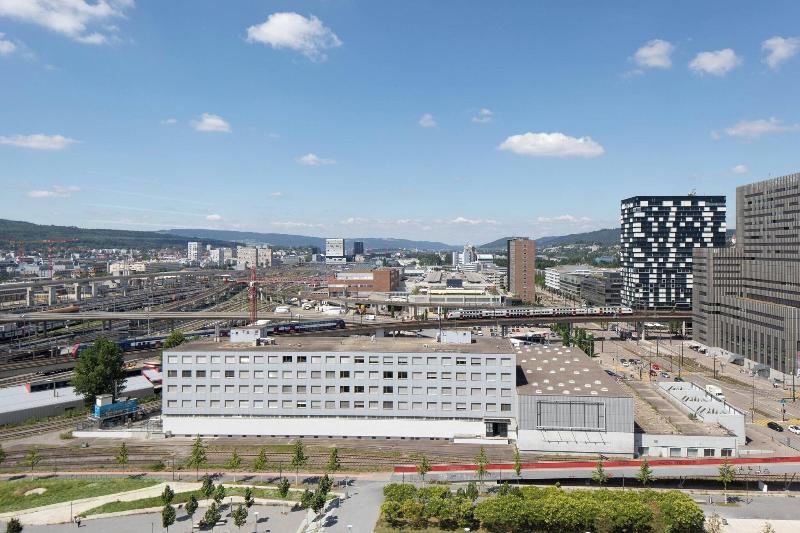 Renaissance Zurich Tower image