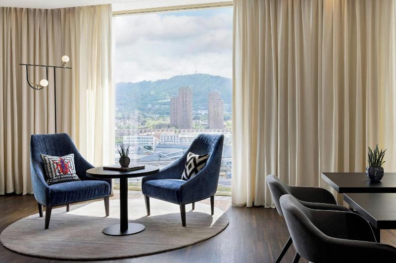 Renaissance Zurich Tower image