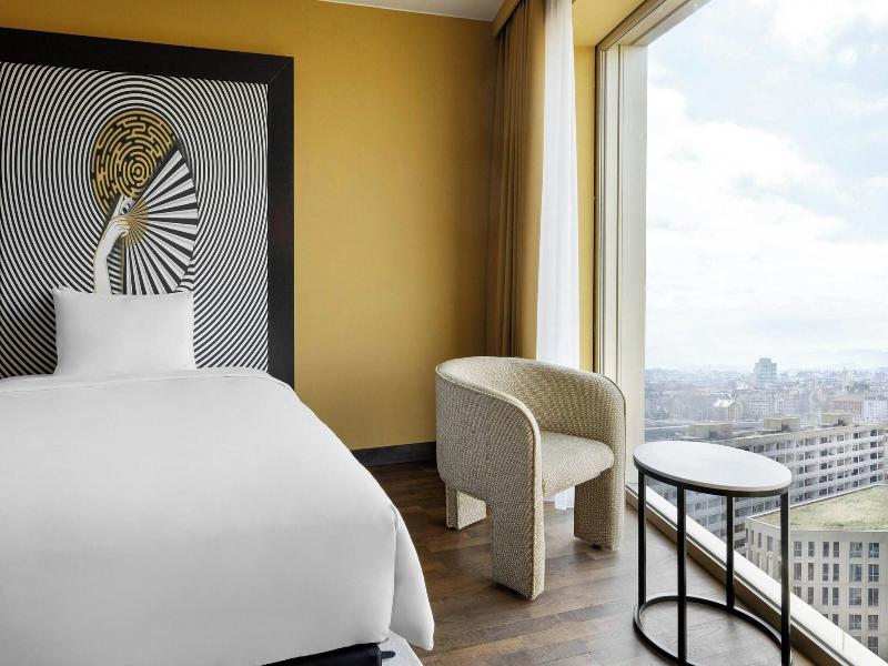 Renaissance Zurich Tower image