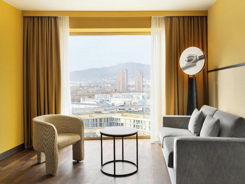 Renaissance Zurich Tower image