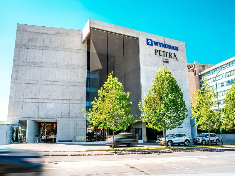 Wyndham Santiago Pettra image