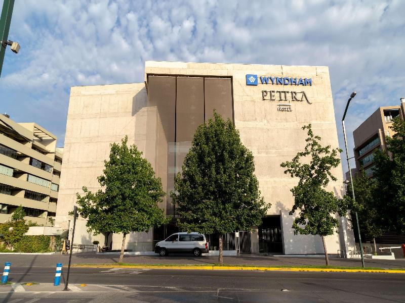 Wyndham Santiago Pettra image