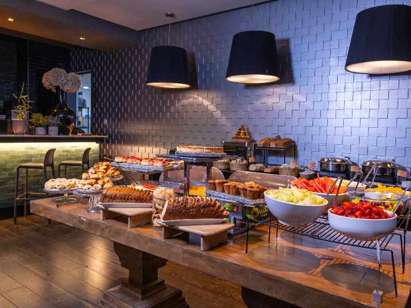 Wyndham Santiago Pettra — restaurant