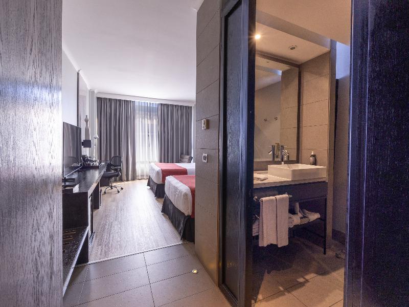 Wyndham Santiago Pettra image