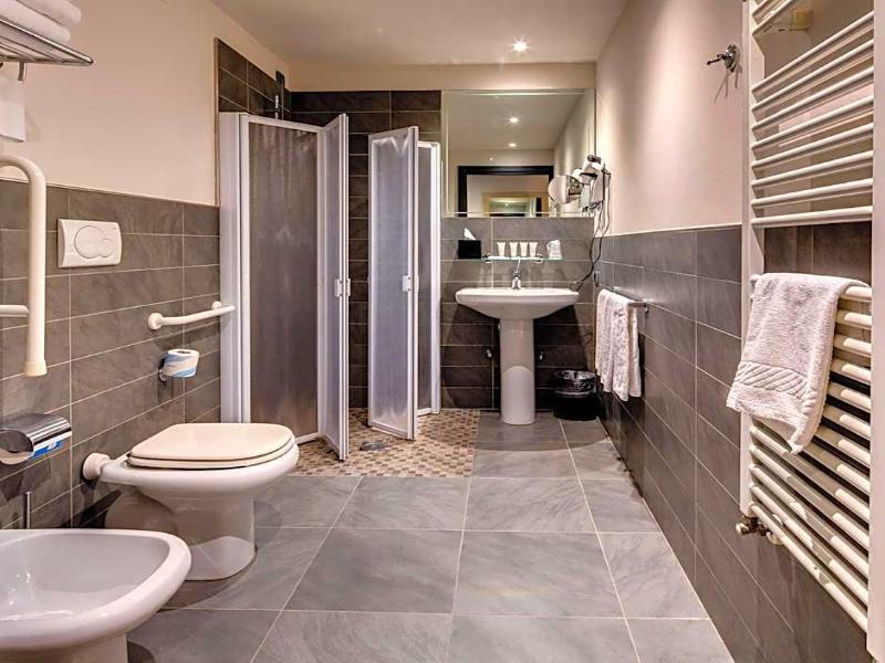 Best Western Plus Hotel Expo image