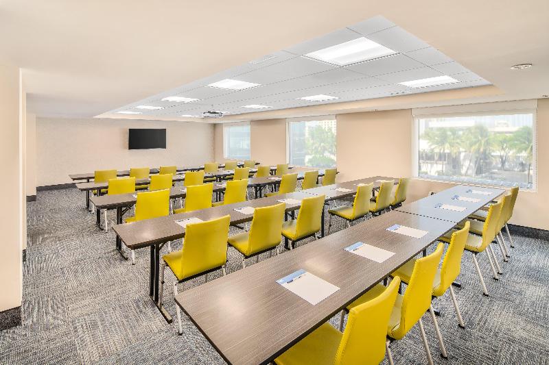 Holiday Inn Express Convention Center/Cruise Port image