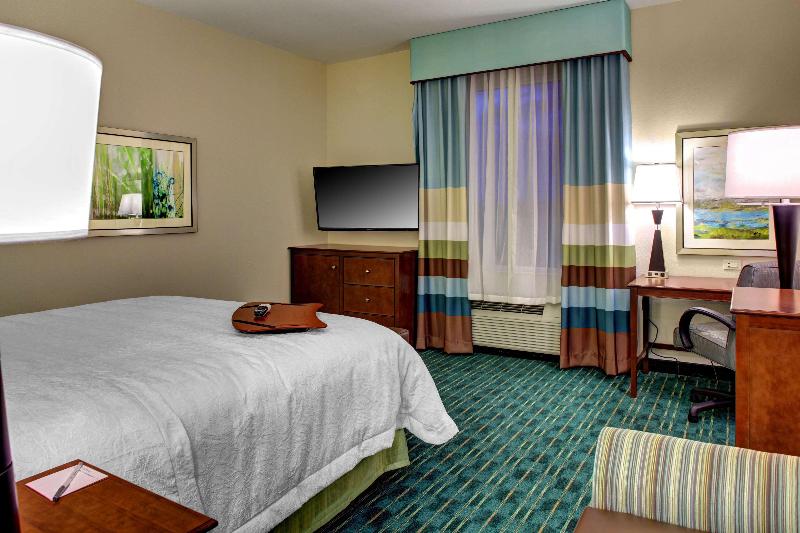 Holiday Inn Express Convention Center/Cruise Port photo 12