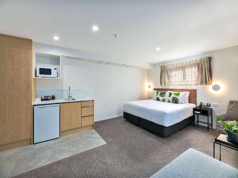 Best Western Newmarket Inn & Suites image