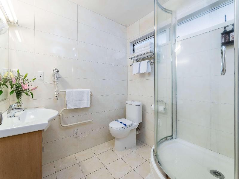 Best Western Newmarket Inn & Suites image