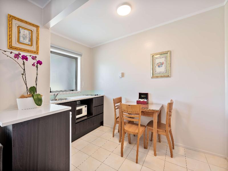 Best Western Newmarket Inn & Suites image