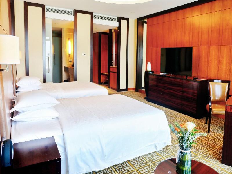 Superior Room, 2 Twin Beds, Smoking, City View (2 Twin Beds)