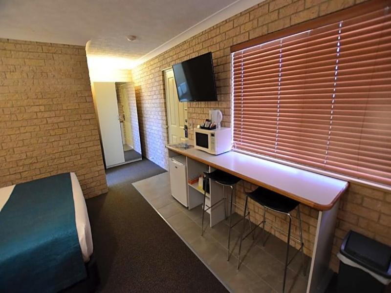 Best Western Kennedy Drive Airport Motel image