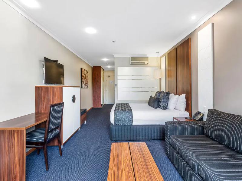 Quality Hotel Taylors Lakes image