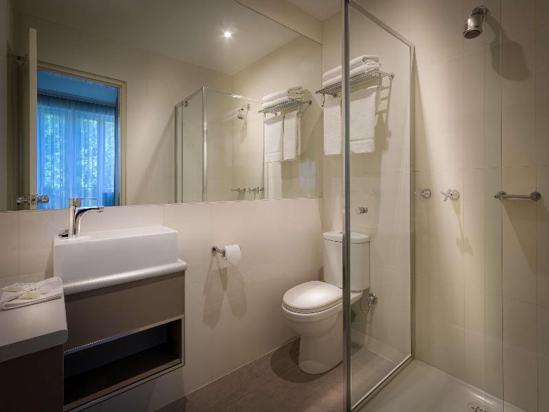 Best Western Plus Travel Inn Hotel image
