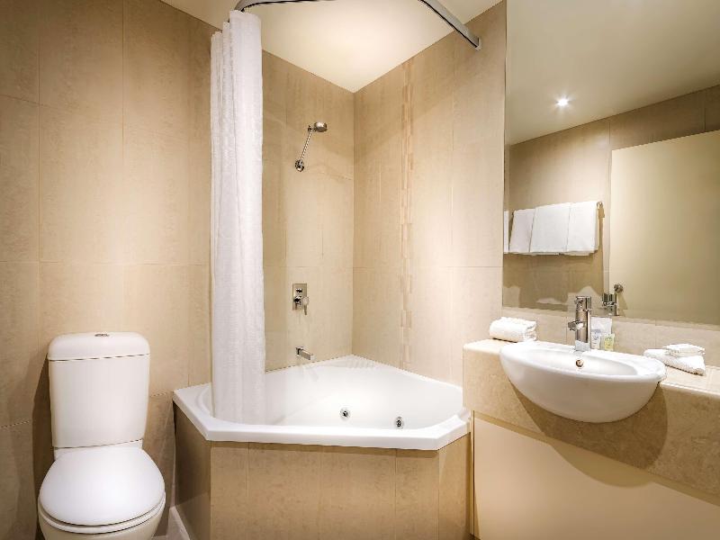 Best Western Plus Travel Inn Hotel image