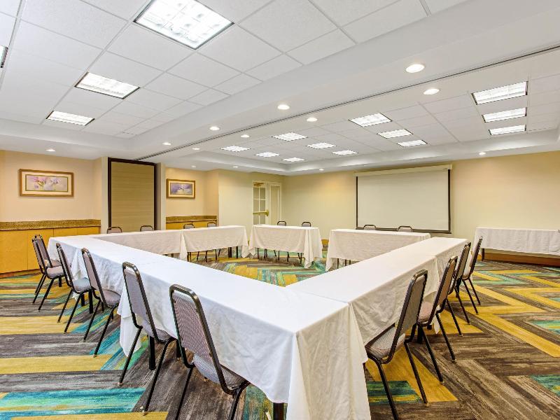 La Quinta Inn and Suites Orlando Convention Center image