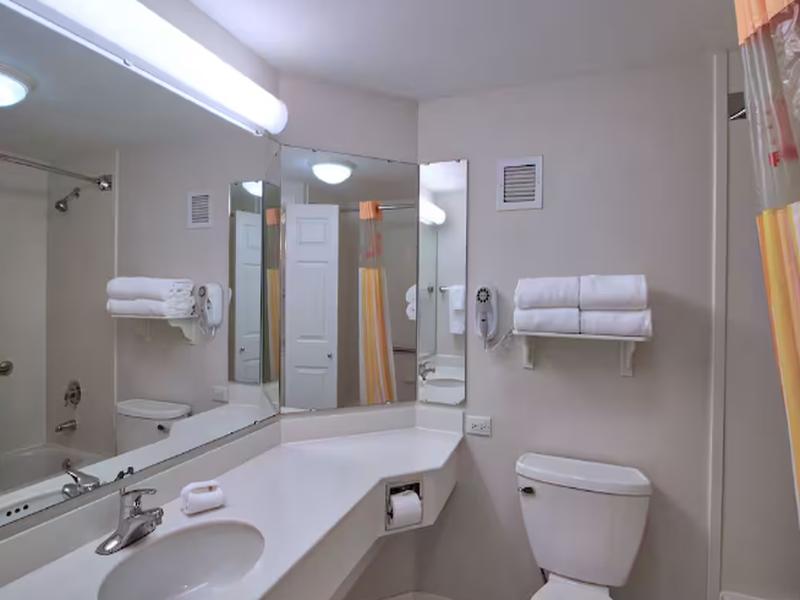 La Quinta Inn and Suites Orlando Convention Center image