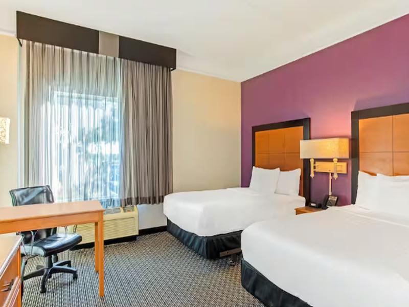 La Quinta Inn and Suites Orlando Convention Center image