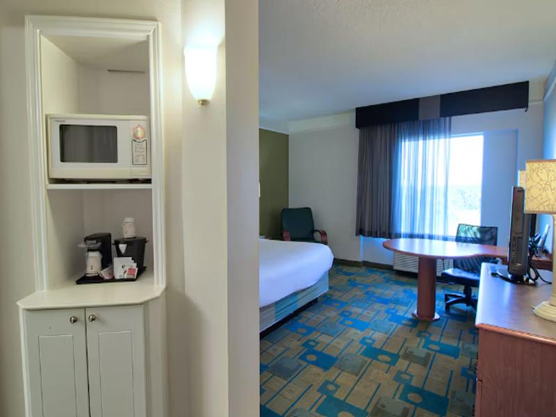 La Quinta Inn and Suites Orlando Convention Center image