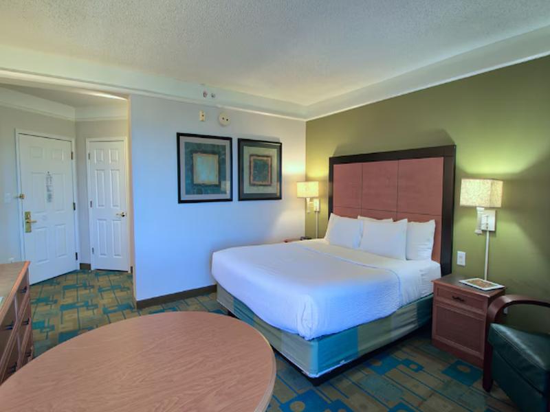 La Quinta Inn and Suites Orlando Convention Center image