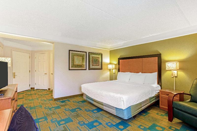 La Quinta Inn and Suites Orlando Convention Center image