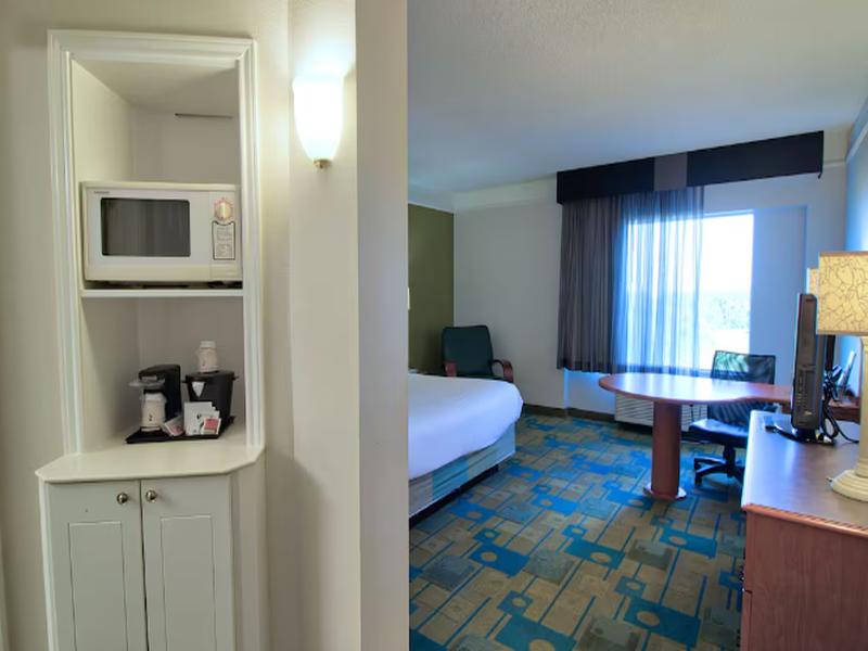 La Quinta Inn and Suites Orlando Convention Center image