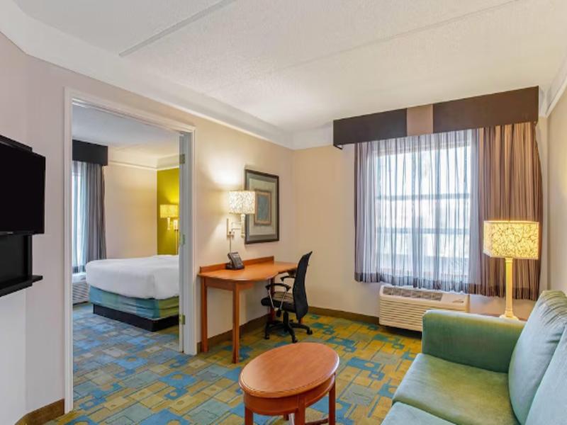 La Quinta Inn and Suites Orlando Convention Center image