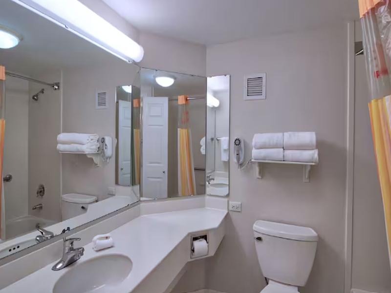 La Quinta Inn and Suites Orlando Convention Center image
