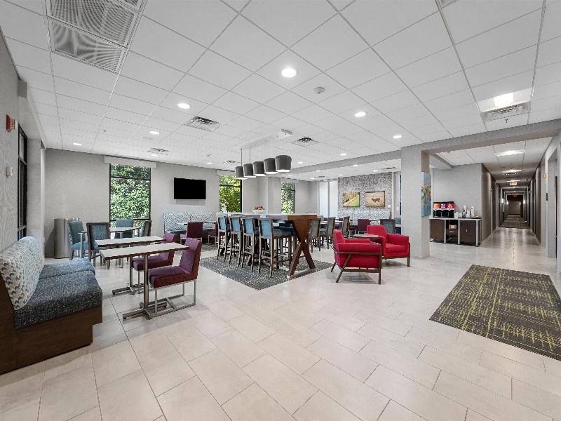 Hampton Inn Front Royal image