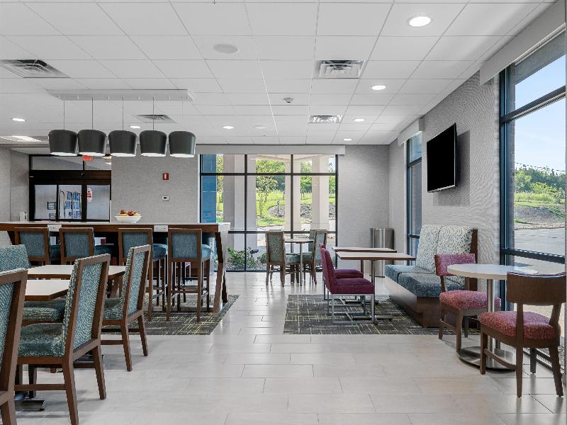 Hampton Inn Front Royal image
