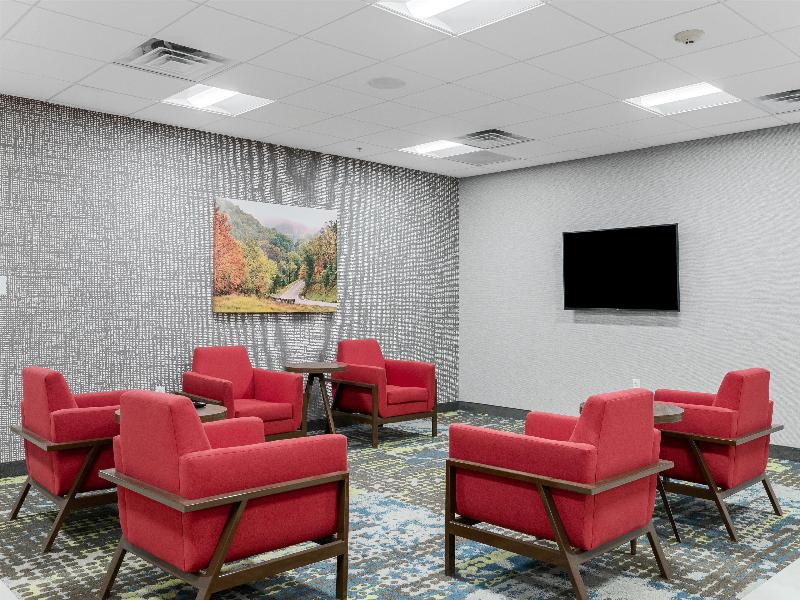 Hampton Inn Front Royal image