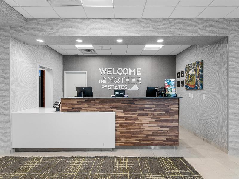 Hampton Inn Front Royal image