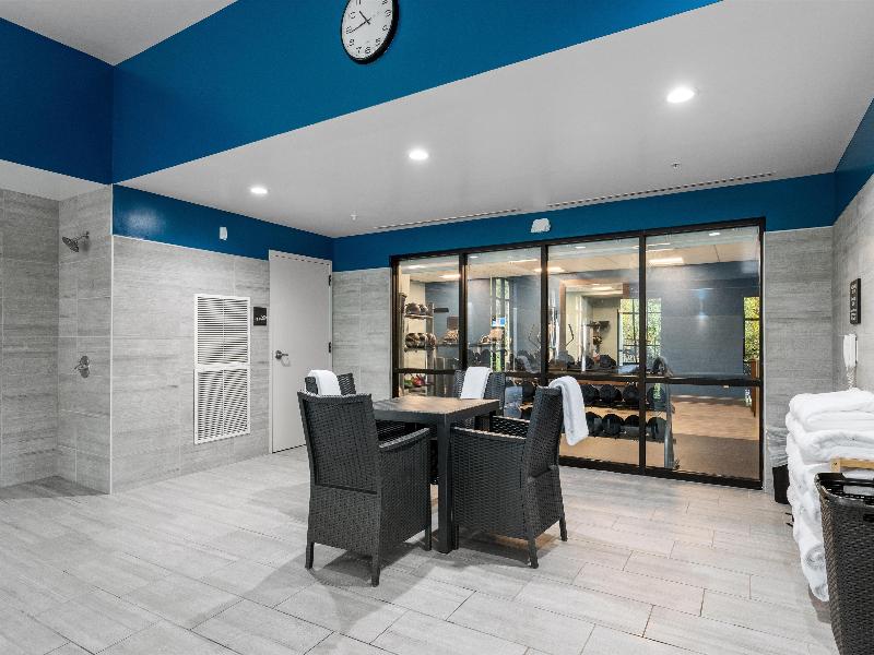 Hampton Inn Front Royal image