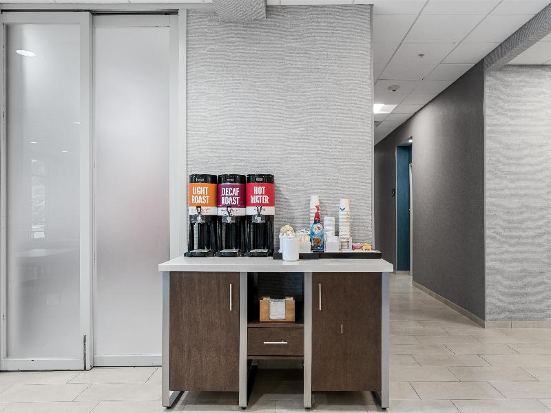 Hampton Inn Front Royal image
