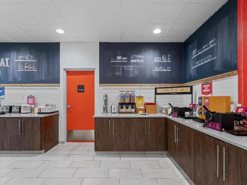 Hampton Inn Front Royal image
