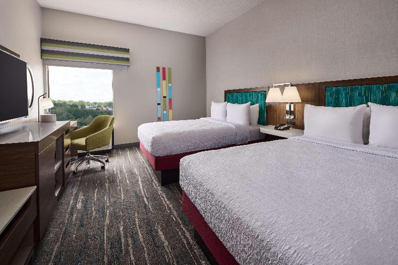Hampton Inn Massillon image