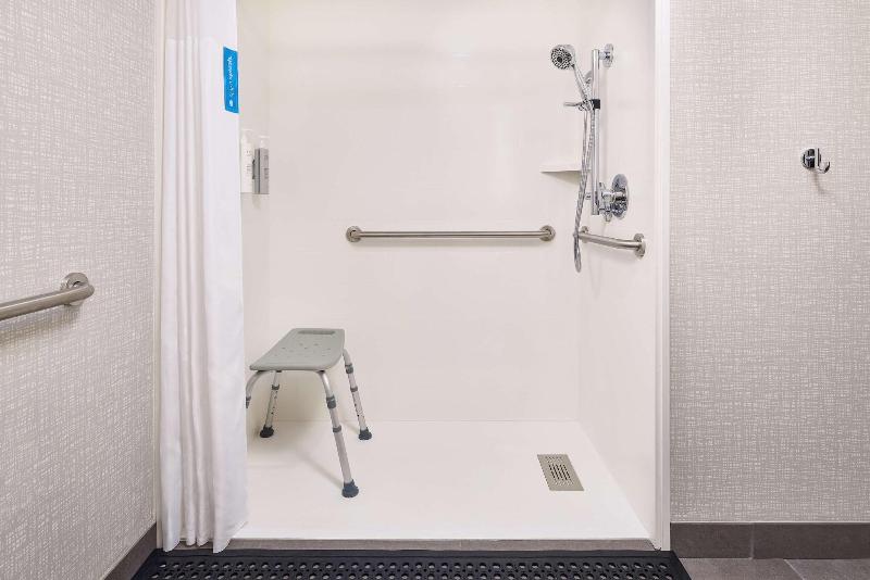 Hampton Inn Massillon image