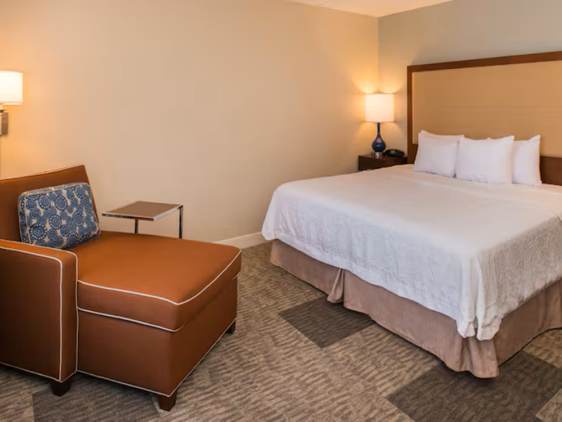 Hampton Inn & Suites Schertz image