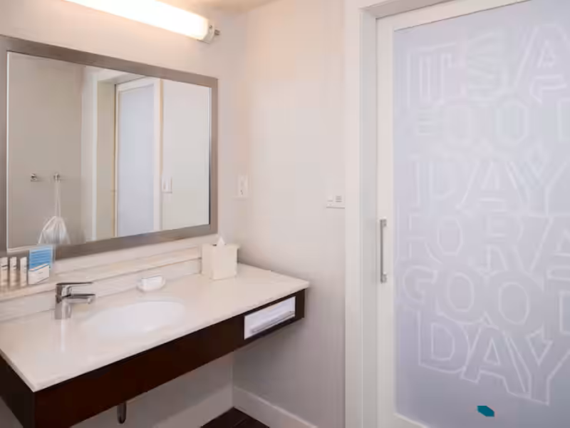 Hampton Inn & Suites Schertz image