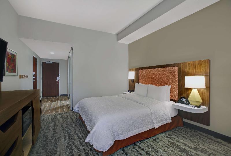 Hampton Inn Salisbury image