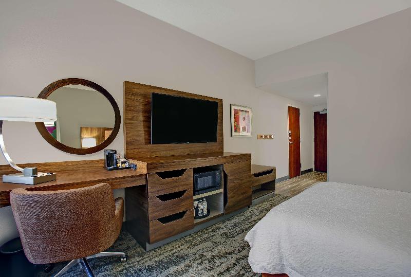 Hampton Inn Salisbury image