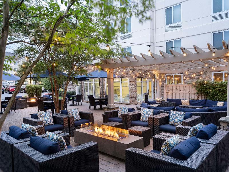 Hilton Garden Inn Melville — exterior view